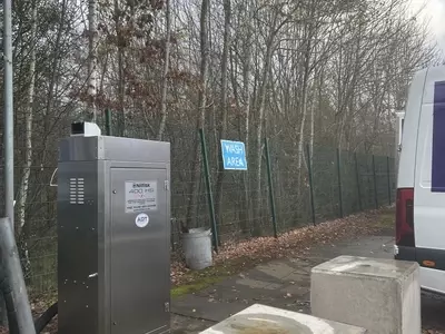 Nilfisk 400HS DTE pressure washer installed and commissioned on site at a FedEx depot, set up for reliable daily lorry washdown with multiple custom modifications for performance and protection.